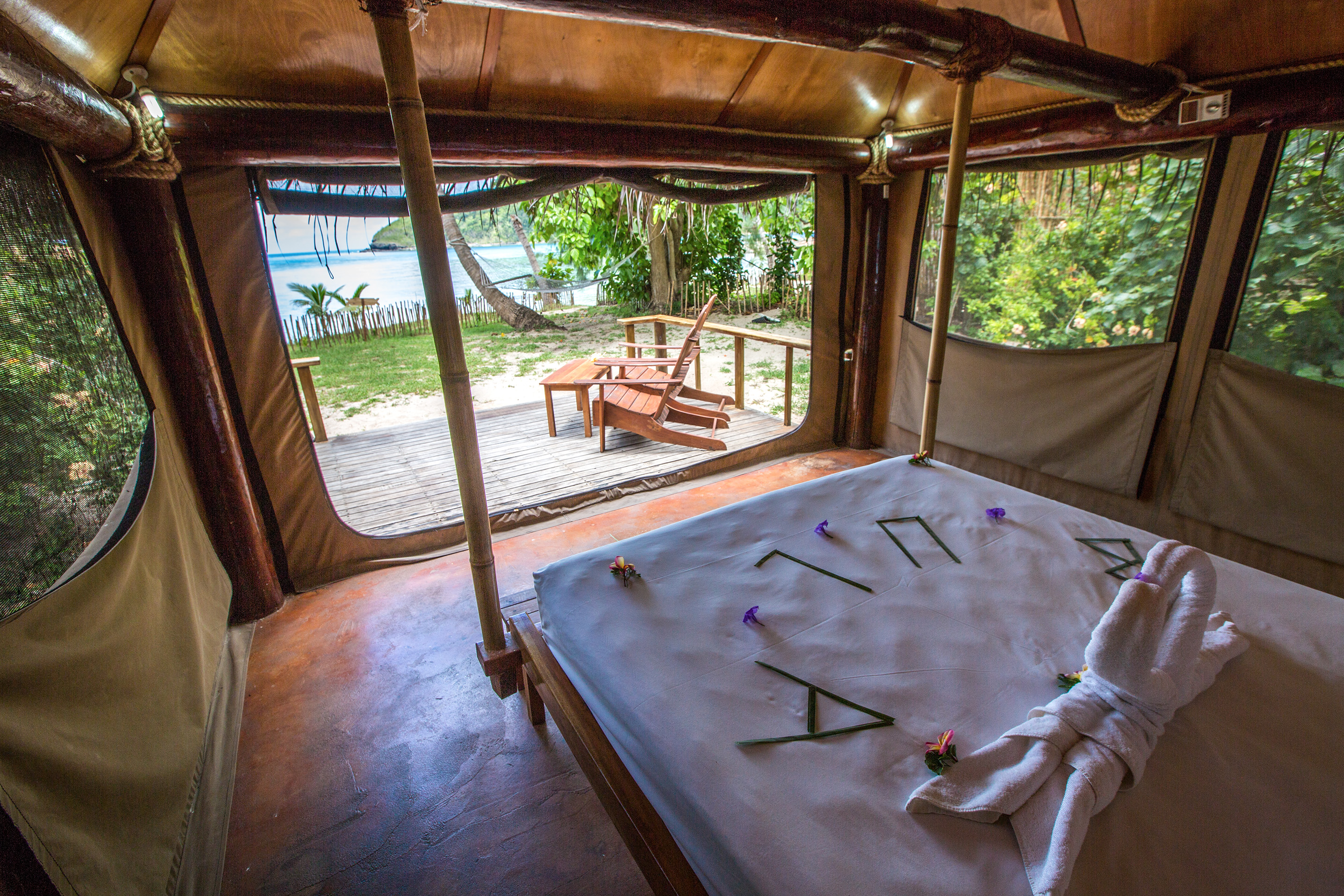 Beachfront Safari Room Barefoot Manta